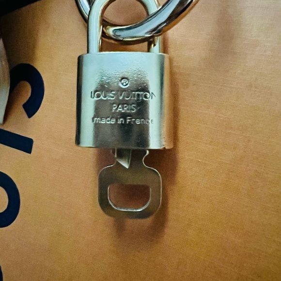 Louis Vuitton lock and key - Picture 4 of 4